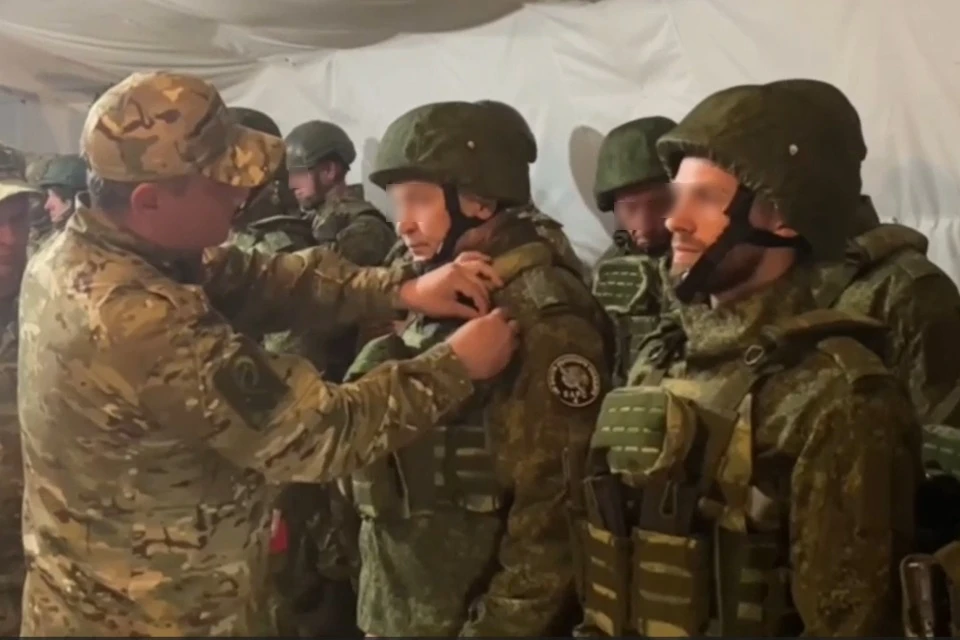 В Херсонской области добровольцам отряда «БАРС-33» вручены госнаграды Фото: скриншот видео ТГ-канала Владимира Сальдо