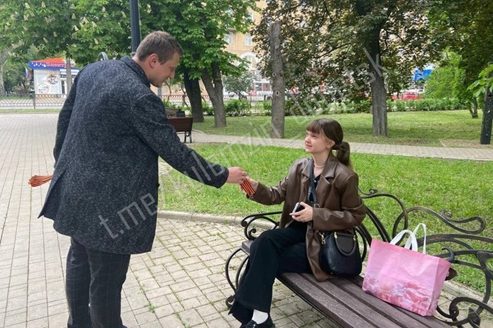 В Донецке провели акцию «Георгиевская лента». Фото: ТГ/Кулемзин