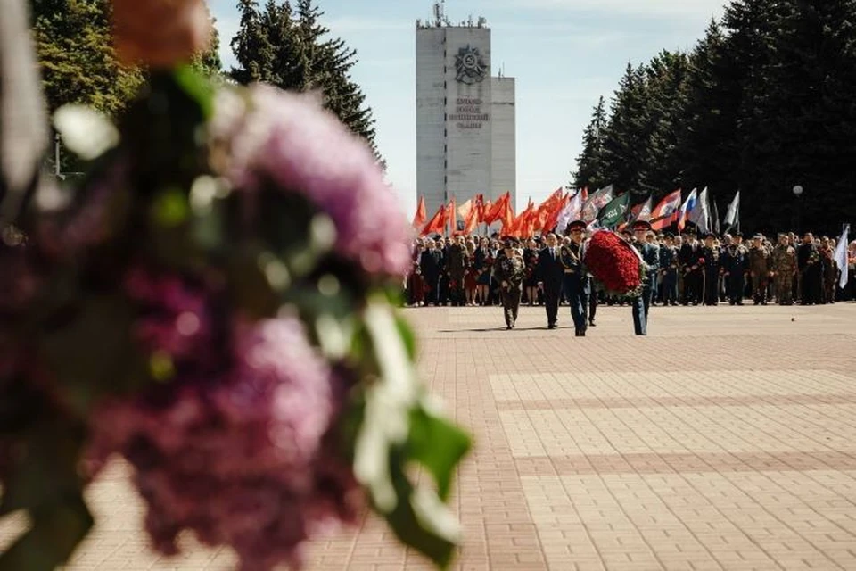 Утром 9 мая в Курске прошли возложения цветов и венков