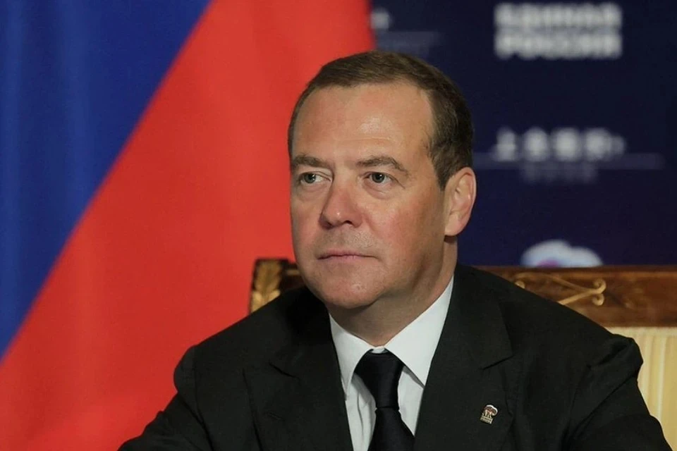 «Пусть внимательно посмотрят на стены Рейхстага»: Медведев напомнил врагам России, чьи он потомки