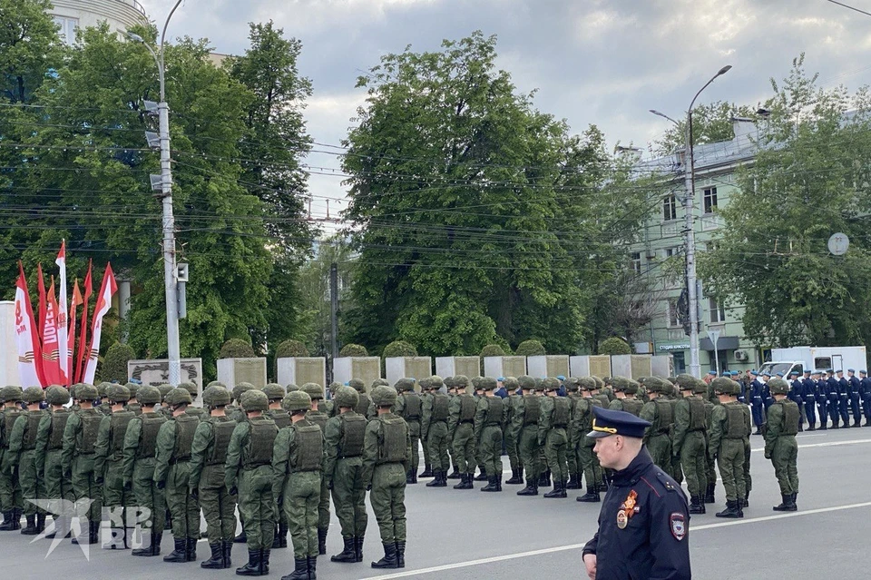 Курсантов училища ВДВ встретили в Рязани с парада в Москве 9 мая 2025 года.