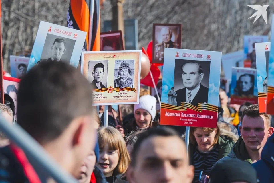 В колонне "Бессмертного полка" прошли 20 тысяч жителей и гостей Мурманска. Фото: правительство Мурманской области / Игорь Громов