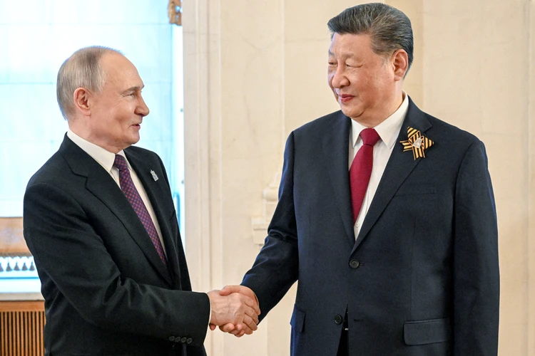 Какие песни пели на обеде в Кремле: по заявке Владимира Путина -  «Соловьи», а по просьбе Си Цзиньпина - на китайском языке
