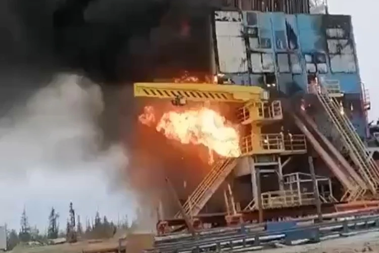 На месторождении ЯНАО при пожаре на буровой пострадали три человека