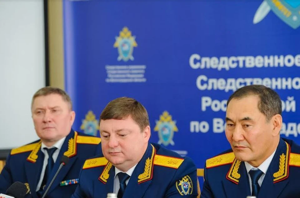 Олег Васильев (в центре) сменил Владимира Никешкина в кресле главы СУ СК России по Рязанской области. Фото: СК России.