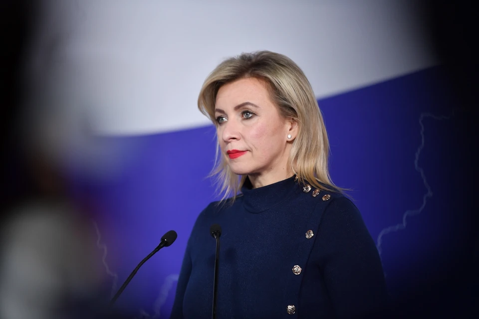 Захарова прокомментировала оправдания Франции из-за белого свертка Макрона
