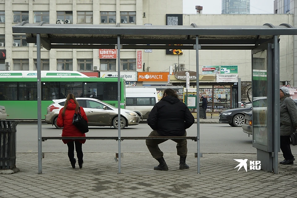 Часть остановок общественного транспорта в Екатеринбурге оставят без навесов