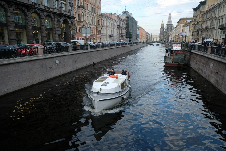 Всего было израсходовано более 750 тонн песка.
