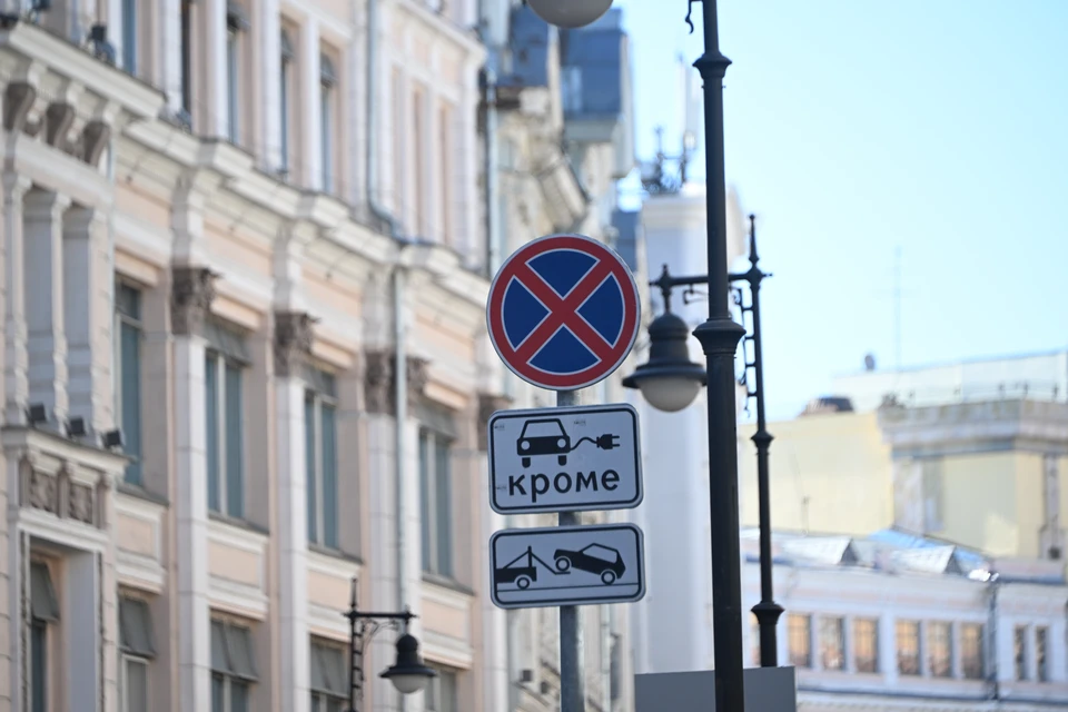 В Минтрансе сообщили, что в ближайшее время не планируется введение новых дорожных знаков для беспилотных автомобилей.