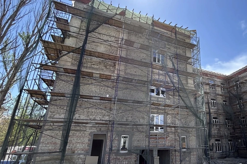 В Мариуполе капитально ремонтируют Дом творчества на Азовстальской. Фото: РКС-НР
