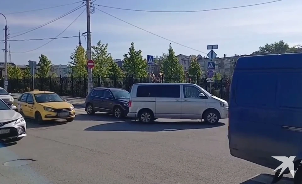 На перекрестке улиц Рылеева и Достоевского столкнулись два автомобиля марки Volkswagen.