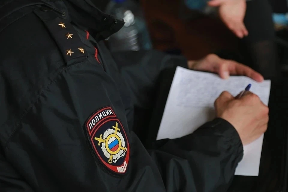 Полицейские ищут стрелявшего по окнам жилого дома в Коми неизвестного
