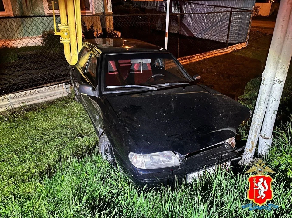 Девушка на «ВАЗе» наехала на газопровод. Фото: Госавтоинспекция Свердловской области