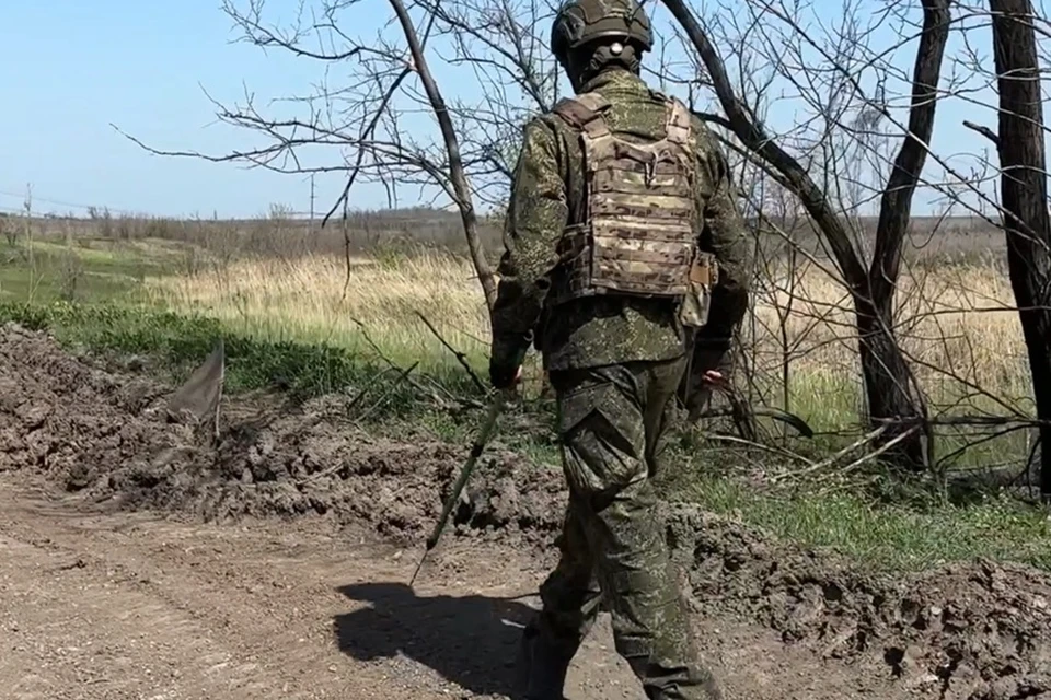Российские саперы продолжают разминировать окрестности Селидово в ДНР. Фото: Минобороны России
