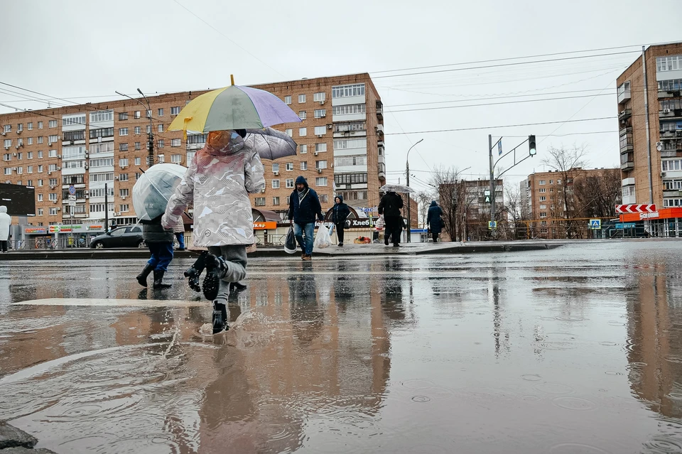 Водителям рекомендуют быть внимательными на дорогах.