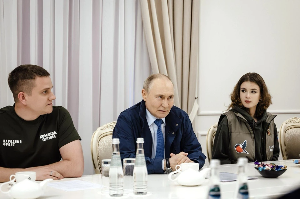 Путин передал привет маме волонтера, помогающему жителям Курской области. Фото: сайт Президента РФ