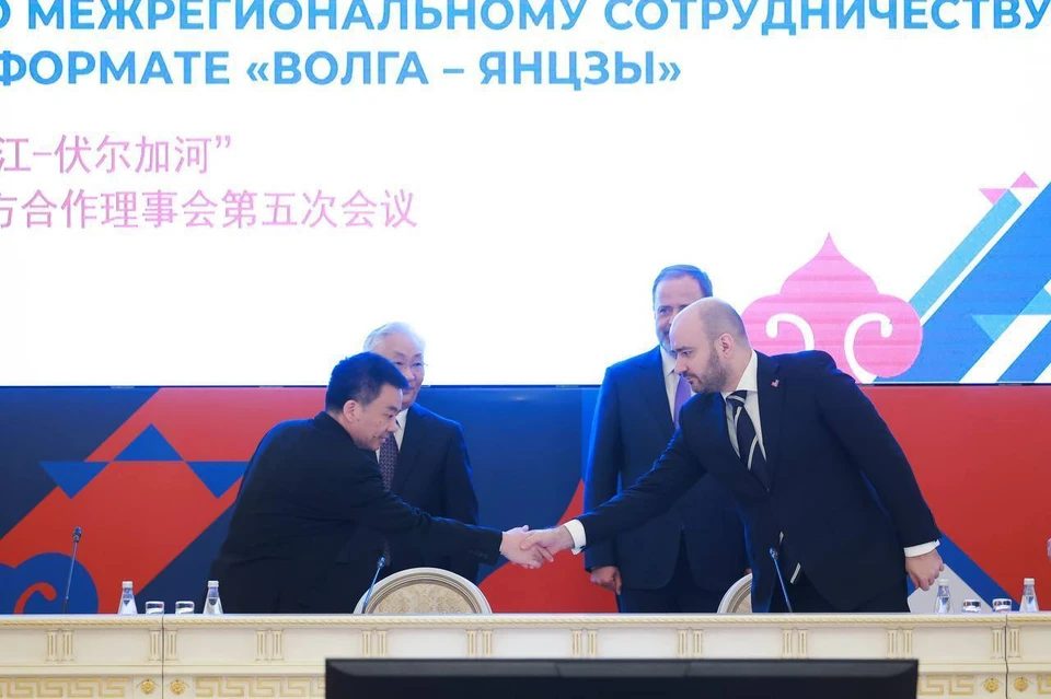 Соглашение было подписано в рамках заседания Совета по межрегиональному сотрудничеству «Волга-Янцзы» / Фото: Иван Макеев