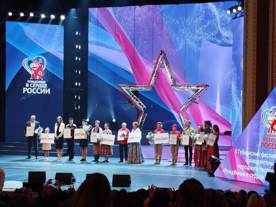 Обладателями гран-при фестиваля стали артисты из Сызрани с программой «Встречаемся у Кремля». Фото: https://vk.com/szradm