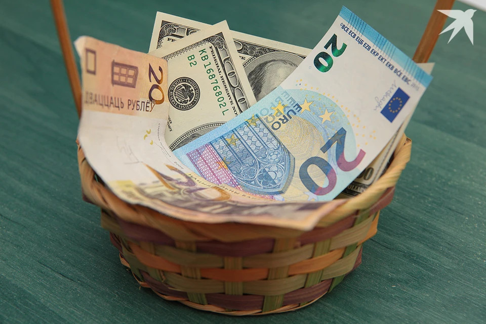 Курсы валют изменились 22 мая.