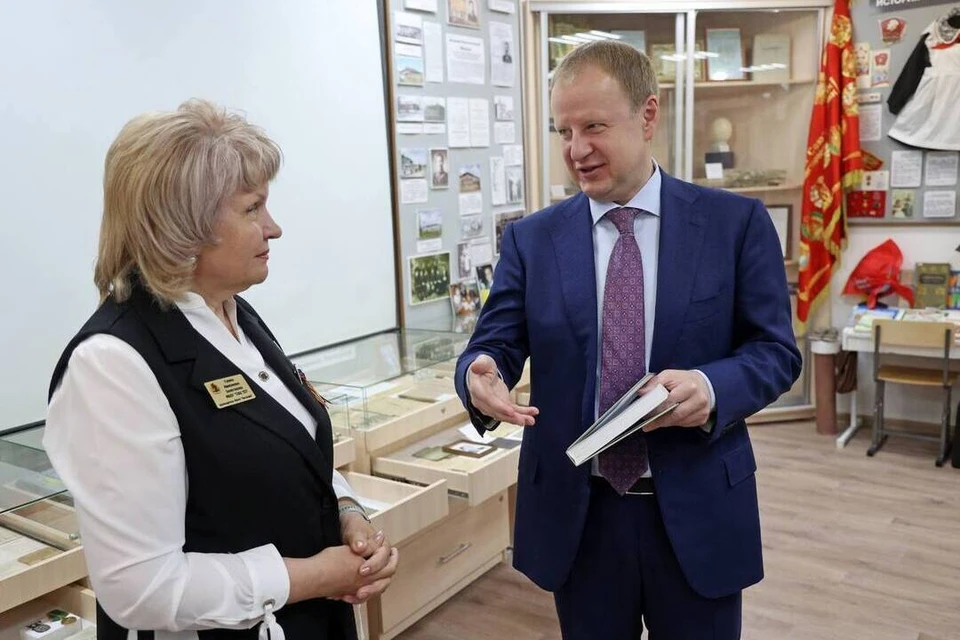 глава региона также посетил школьный музей