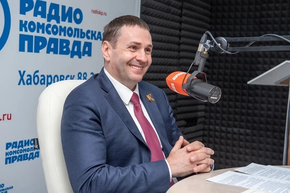 Глава региона поздравил «Комсомолку» с юбилеем. ФОТО: Макар ЕГОРОВ