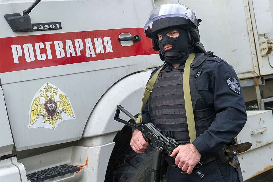 Москвич ударил ножом посетителя ТЦ, защищая сотрудницу магазина от оскорблений