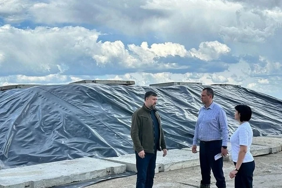 Две машины с песком уже отправили в Краснодарский край. Фото: сайт правительства Ростовской области