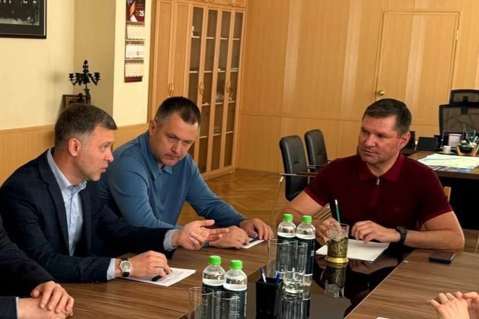 Встреча прошла под руководством Председателя Челябинской городской Думы Сергея Буякова. Фото: Городская Дума
