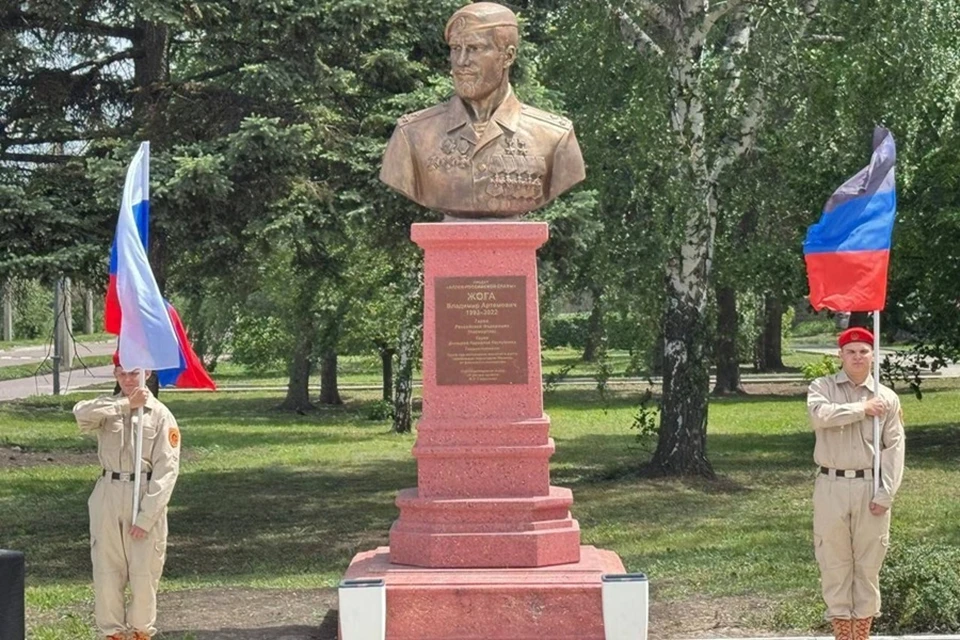 В Ясиноватой ДНР открыли памятник Владимиру Жога. Фото: ТГ/Жога