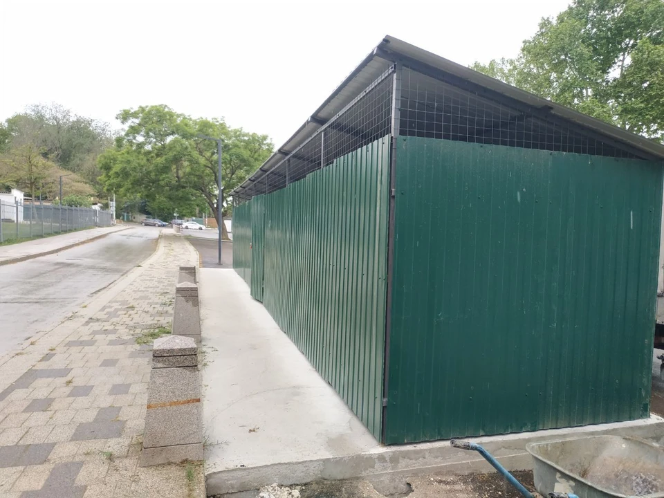 Контейнерная зона оборудована в удобном месте