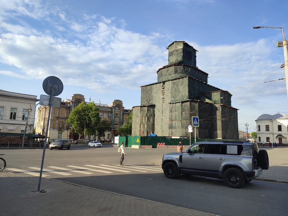 Золотые ворота уже долгое время находятся на реконструкции.