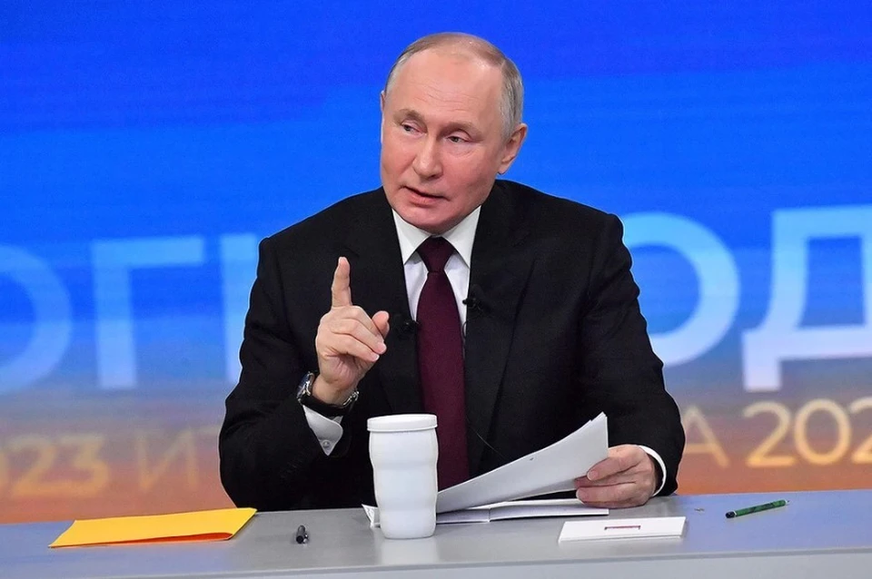 Владимир Путин рассказал, что не считает себя киборгом