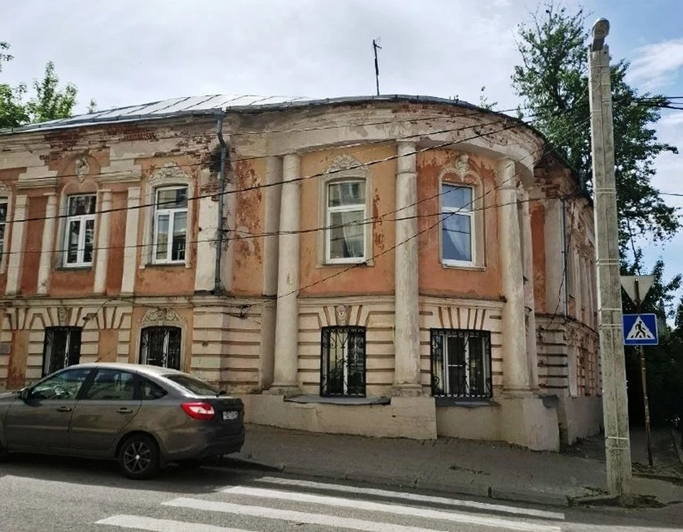 В Калуге разрушается памятник архитектуры XVIII века, который признан аварийным и подлежит расселению.