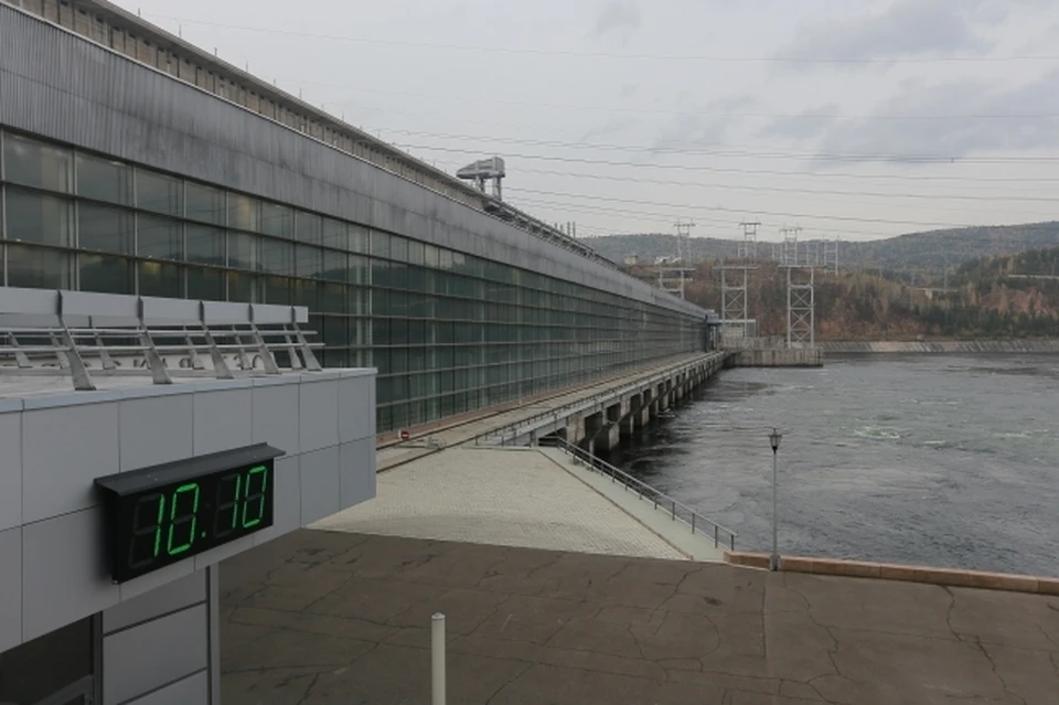 На Новосибирской ГЭС пропустят плавающую древесину в Обь в ночь с 28 на 29 мая