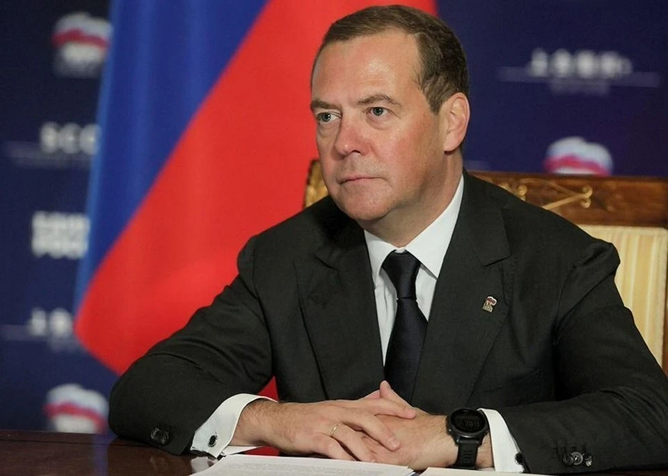Медведев отметил положительную динамику в укомплектованности ВС РФ