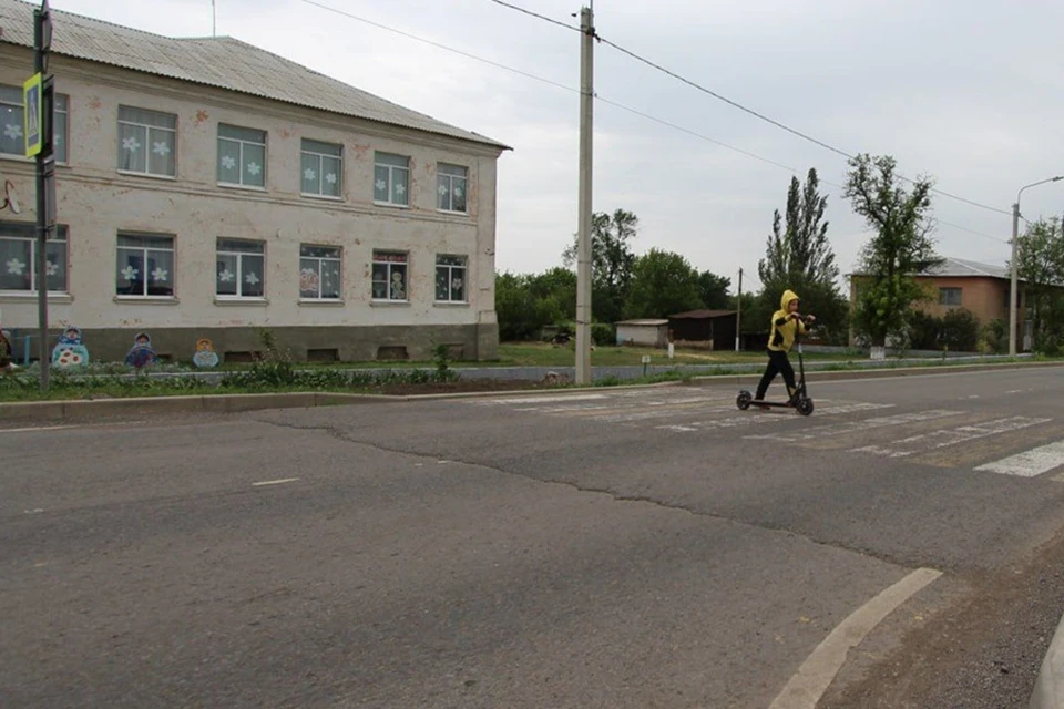 До начала учебного года в ДНР обустроят 30 участков дорог вблизи школ. Фото: Служба автомобильных дорог Донбасса