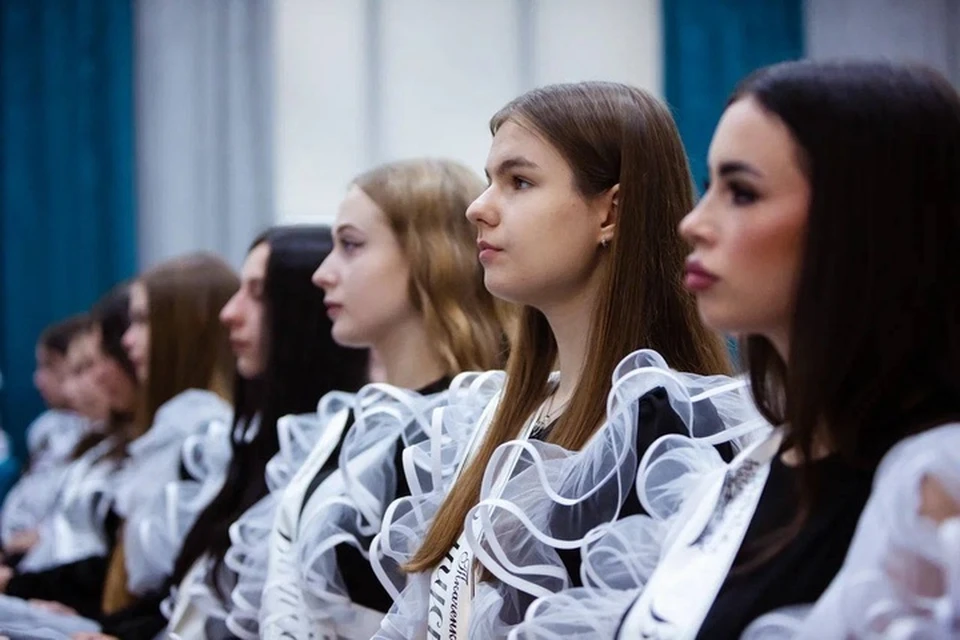 До трех тысяч запорожских ребят окончили 11 класс в 2025 году. Фото: тг-канал Евгения Балицкого