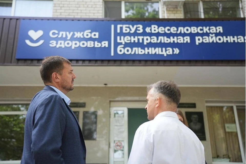 Глава региона осмотрел Веселовскую ЦРБ, испытывающую кадровый дефицит и потребности в ремонте. Фото: тг-канал Евгения Балицкого