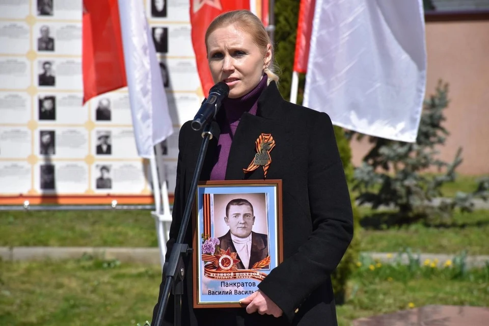 Анна Рослякова на одном из мероприятий в честь 80-летия Победы в Великой Отечественной войне. Фото: Правительство Рязанской области.
