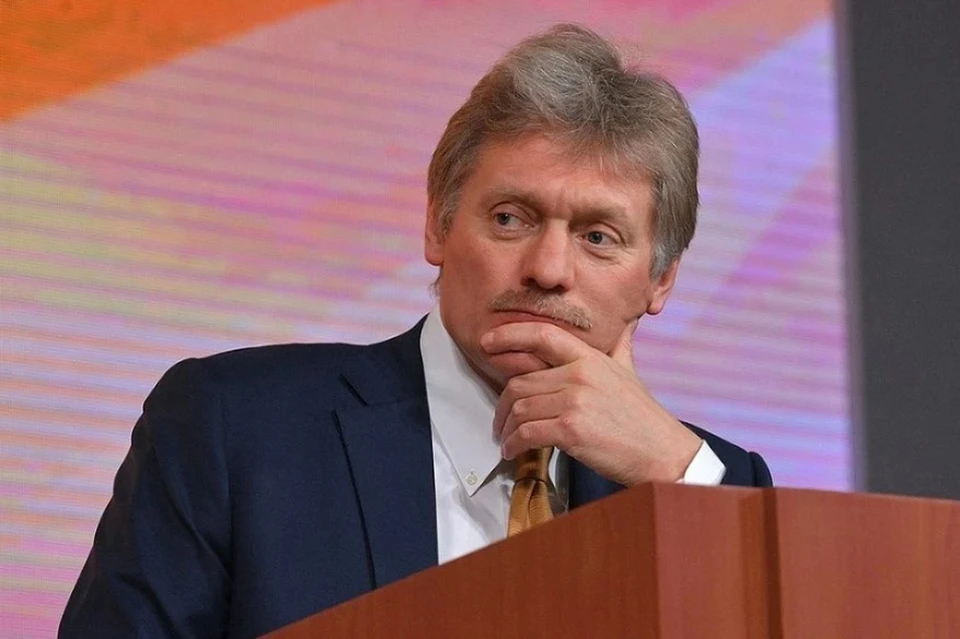 Песков прокомментировал инцидент с пощечиной Макрону от жены