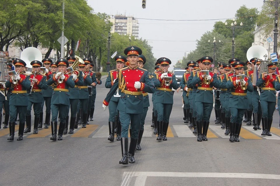 Старт марш-парада от площади имени Ленина