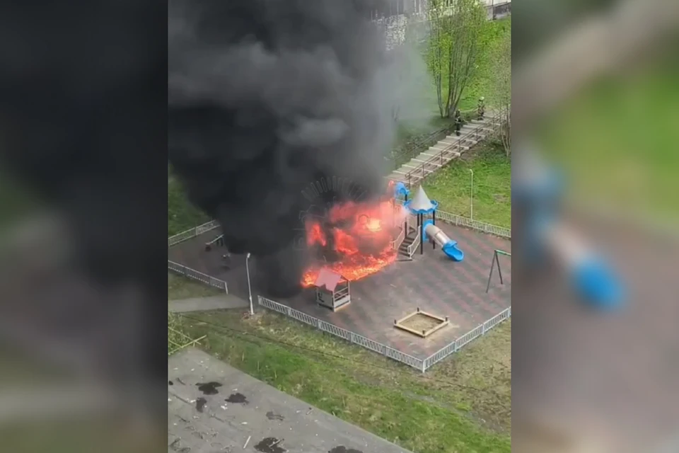 Выяснилось, что школьники хотели с помощью спичек расширить лаз в крыше сооружения, но ситуация вышла из-под контроля. Фото: Мурманск Дтп Чп / t.me/murmansk_chp