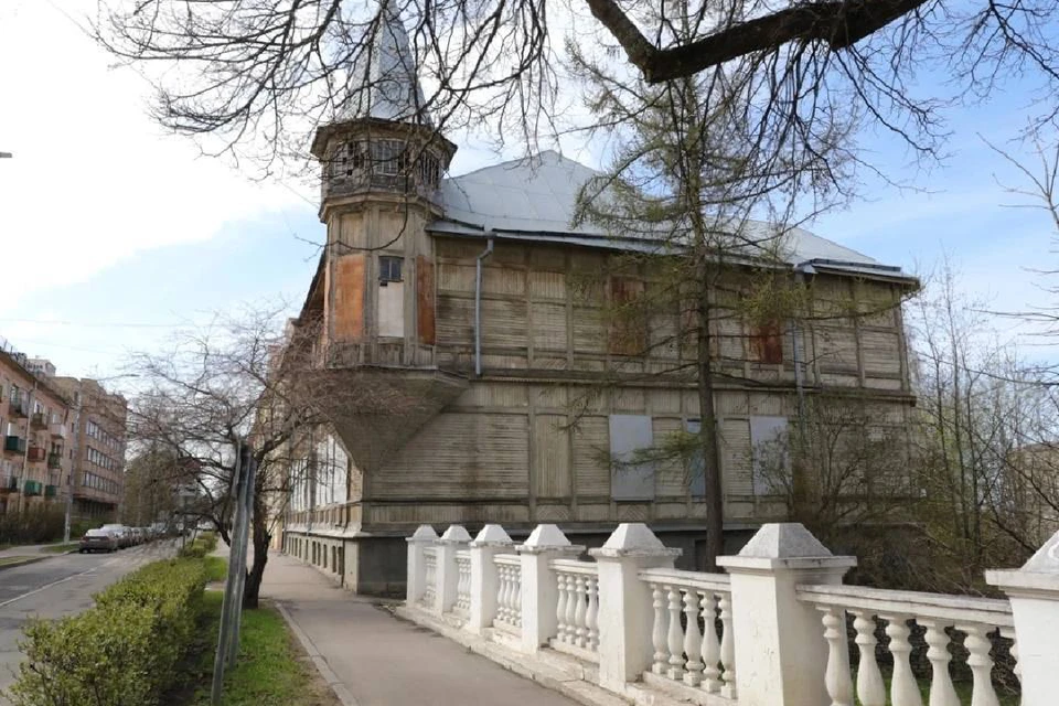 Четыре объекта культурного наследия продали в собственность по программе «Рубль за метр» в Петербурге. Это «Дом Волкова» в Ломоносове. Фото: официальный тг-канал КИО