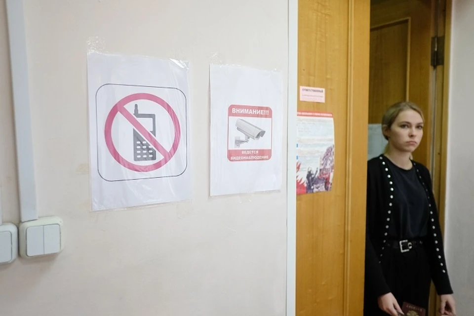 За использование такого оборудования выпускника не только выгоняют из аудитории, но могут завести на него и административное дело.