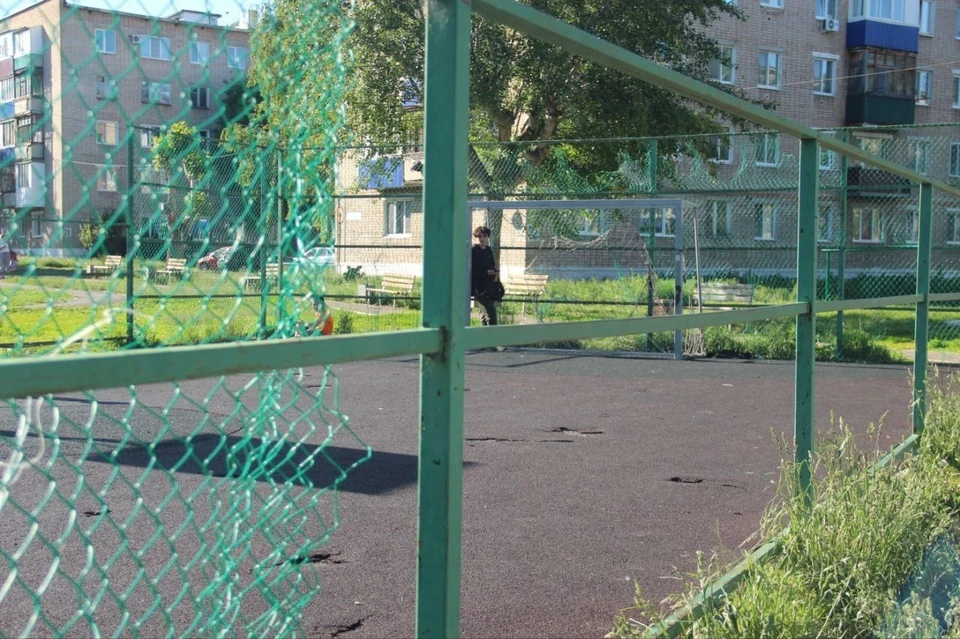В Башкирии подростки разгромили инвентарь на городской площади.