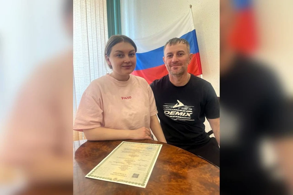 В Норильске родилась девочка Теона. На фото: родители малышки. Фото: Агентство ЗАГС Красноярского края