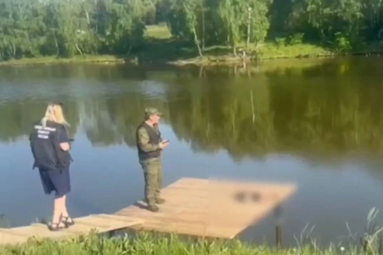 Был завернут в полотенце и пакет: под Красноярском на берегу озера нашли тело младенца