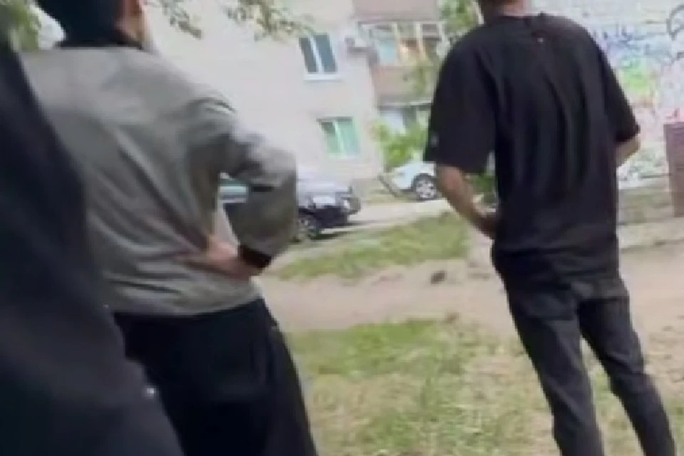 В Рязани мужчина стрелял в подростков из ракетницы.