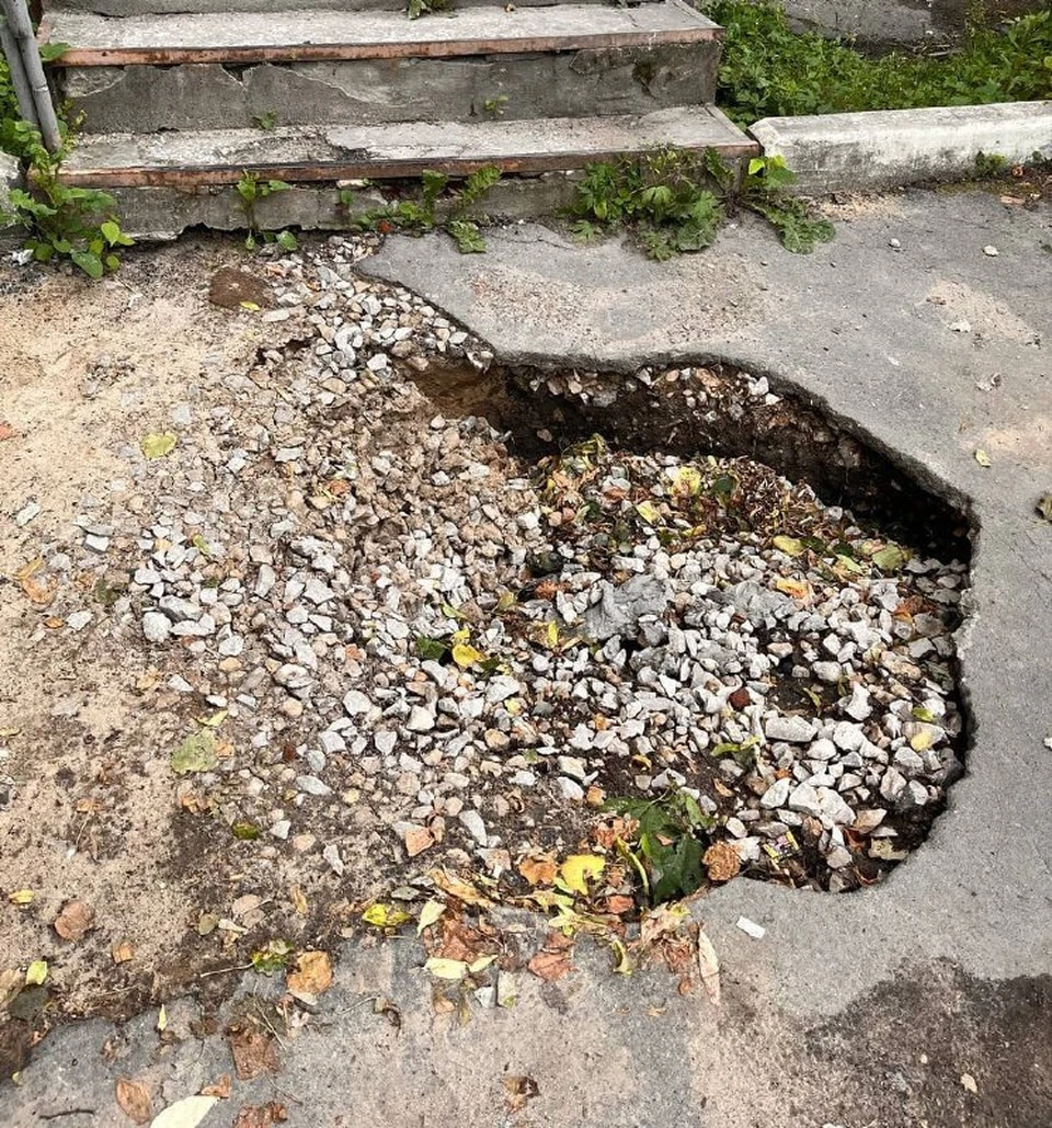 Калужане больше года ждут благоустройства двора на Московской, 113.