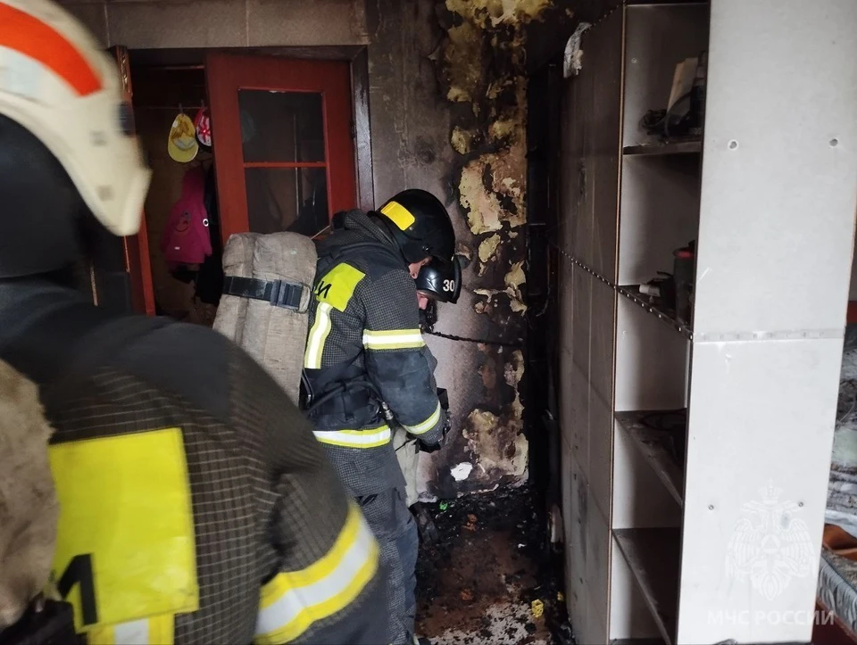 Ребенок пострадал на пожаре в квартире на улице Движенцев в Нижнем Новгороде.